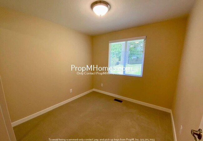 Building Photo - Charmingly Updated Three Bedroom Home in South Hillsboro!