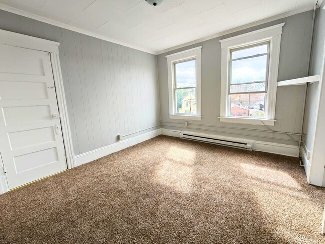 Building Photo - 21 Dale St