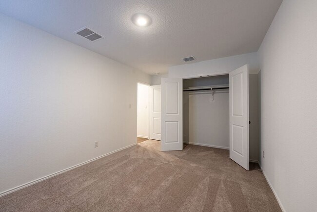 Building Photo - Charming Sunlit 4-Bedroom 2-Bathroom Home!