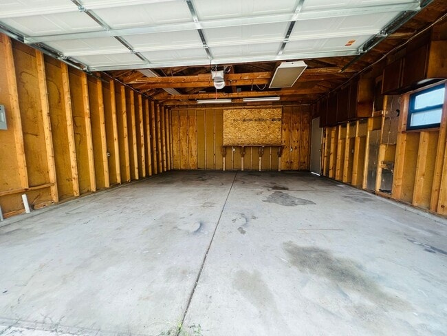 Building Photo - Charming 3-Bedroom Home – Don’t Miss This One