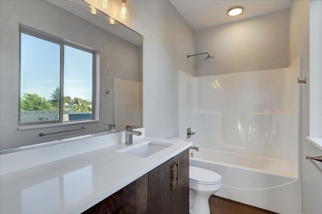 Building Photo - $500 off first month's rent! Spacious, light-filled 4-bdrm/3.5-bath home w/ roof deck