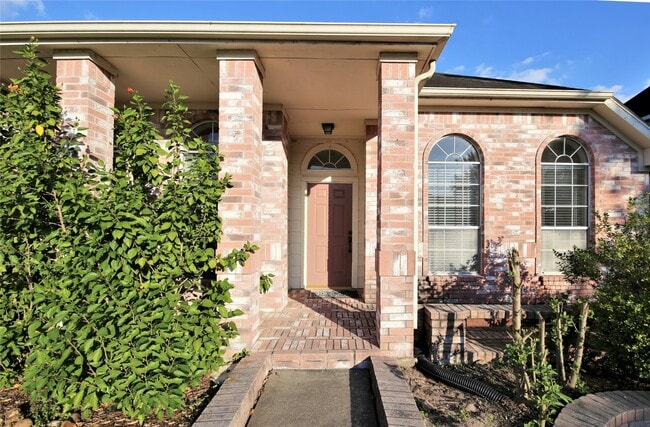 Building Photo - 8811 Norham Dr