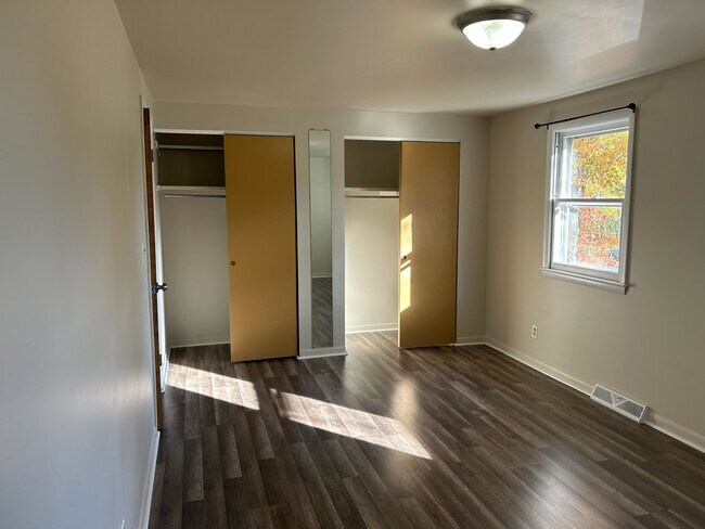 Building Photo - 100 Brittany Dr