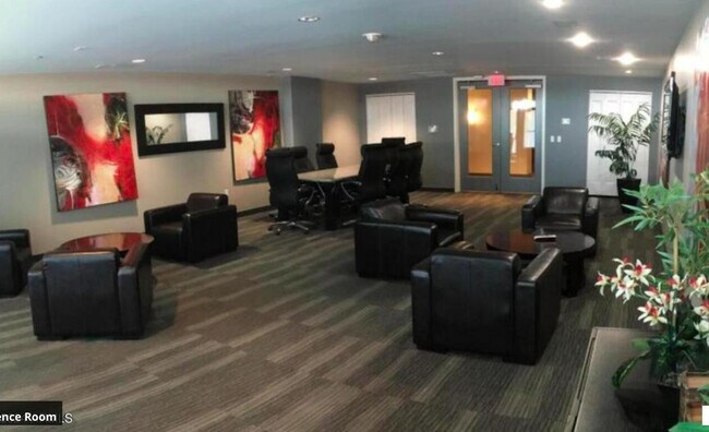 Building Photo - 310 S 4th St