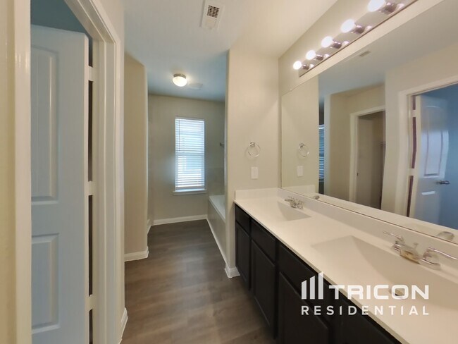 Building Photo - 18510 Snowy River Ln