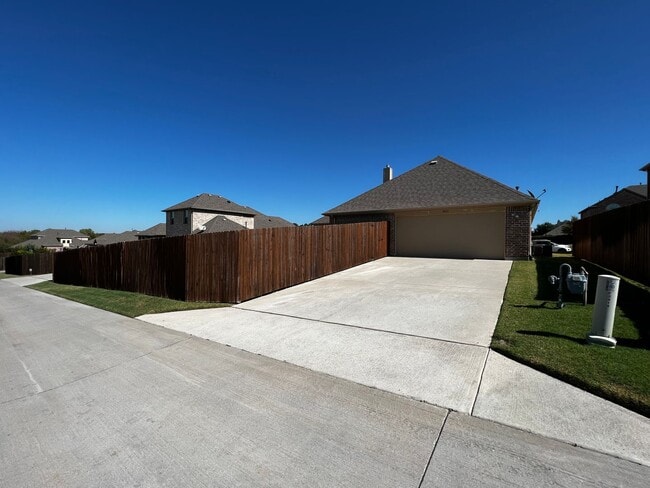 Building Photo - Cameron Lane