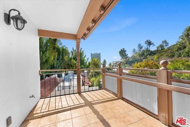 Building Photo - 1328 Sierra Alta Way