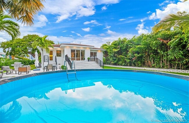 Building Photo - 38 SW 25th Rd