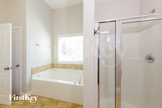 Building Photo - 6231 Cove Creek Dr