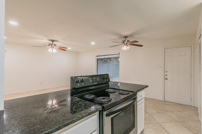 Building Photo - Charming and Updated Home in White Settlement