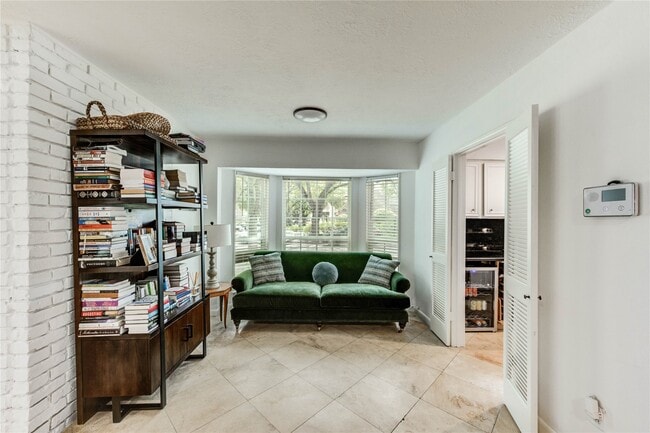 Building Photo - 13050 Trail Hollow Dr