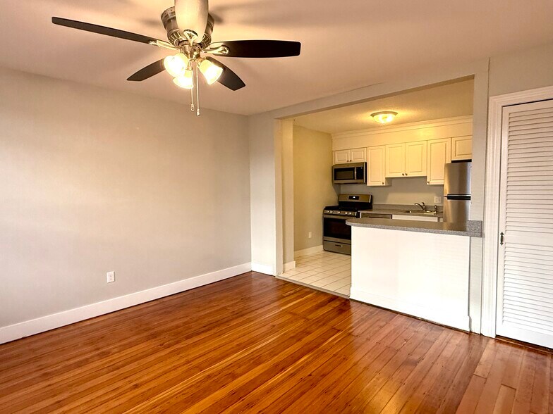 Building Photo - 19 Roberts St