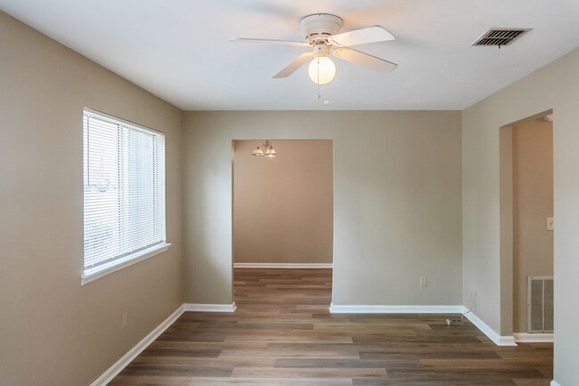 Building Photo - 733 Pointe Ct