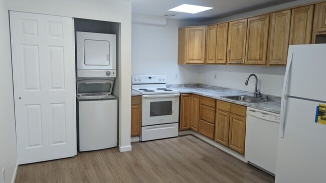 Building Photo - 4300 Sunset Blvd