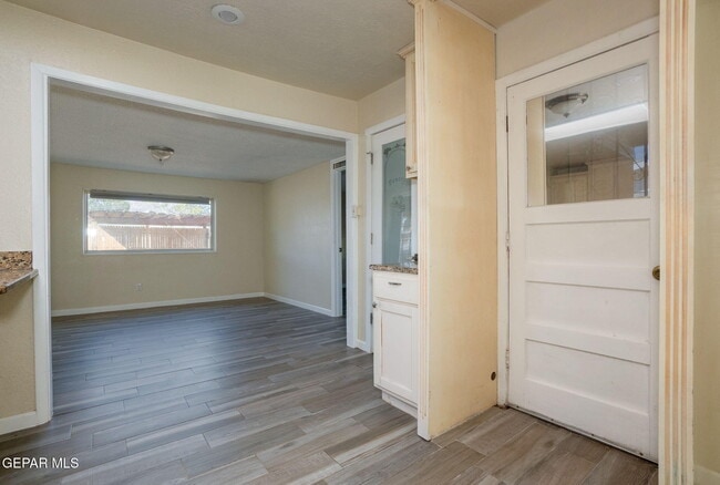Building Photo - 9309 Montgomery Dr
