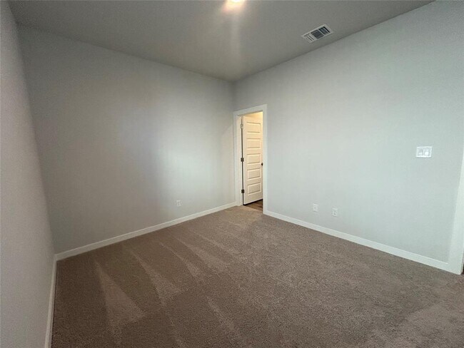 Building Photo - 2423 Ekvall Dr