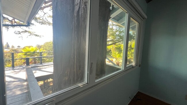 Building Photo - Mid-Century homes Rarely Available with Expansive Bay Views