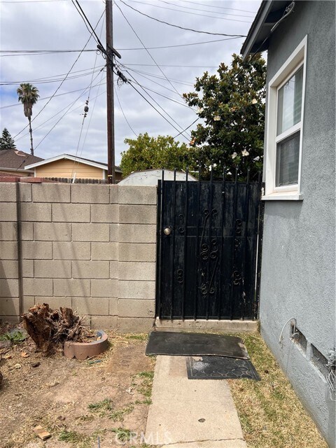 Building Photo - 6607 Aura Ave