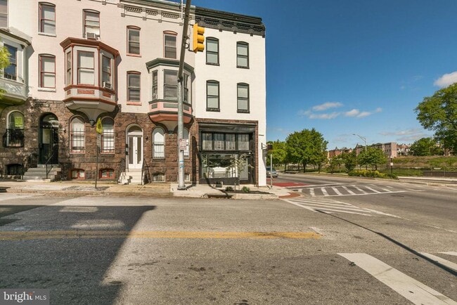 Building Photo - 1758 Park Ave