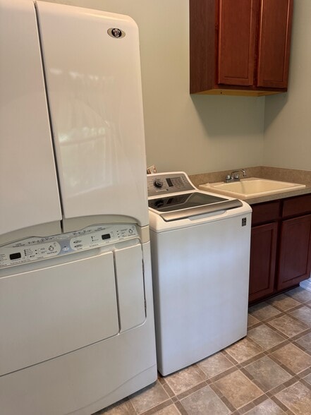 Laundry Room - 52 Grandview Cir