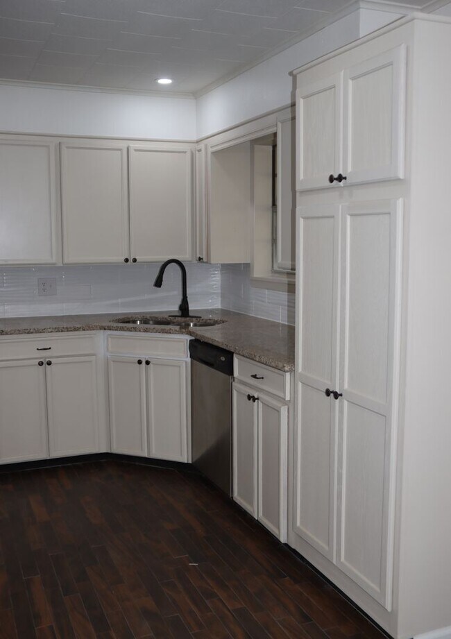 Building Photo - Newly Remodeled Single-Family Home
