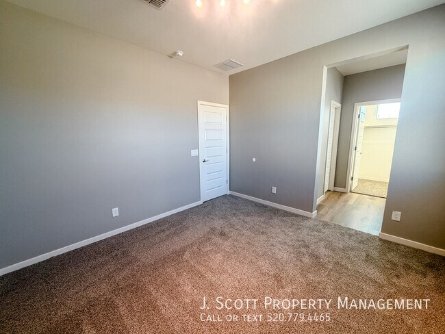 Building Photo - 1270 Carlsbad Dr