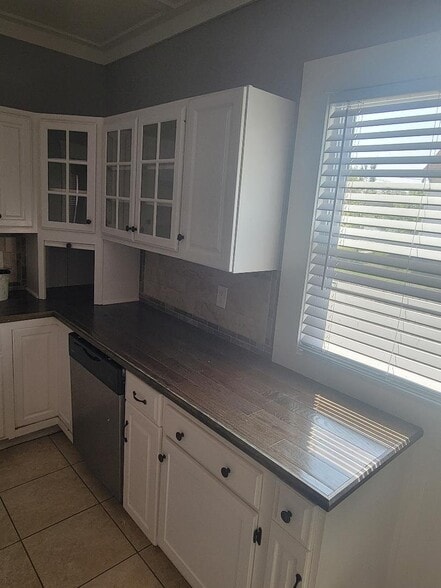 Building Photo - 3036 W 51st St