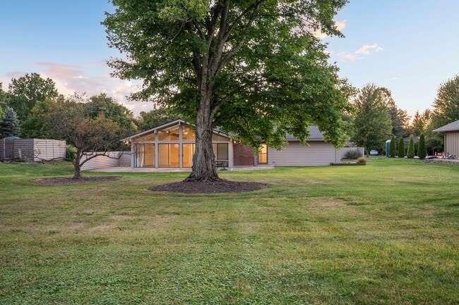 Building Photo - 875 Brandon Cir