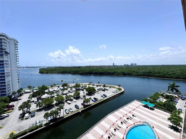 Building Photo - 400 Kings Point Dr