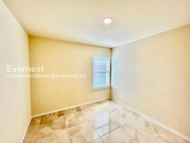 Building Photo - 1413 Avenue A