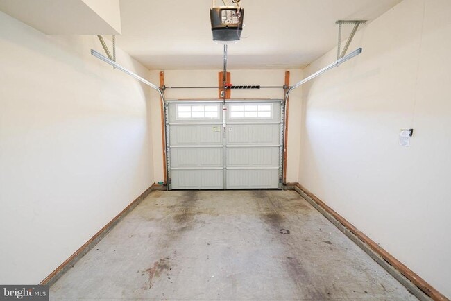 Building Photo - 403 Parkview Ct
