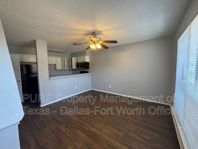 Building Photo - 4004 W Pioneer Dr