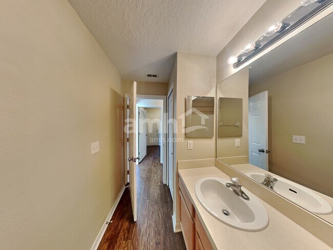 Building Photo - 315 Colony Court