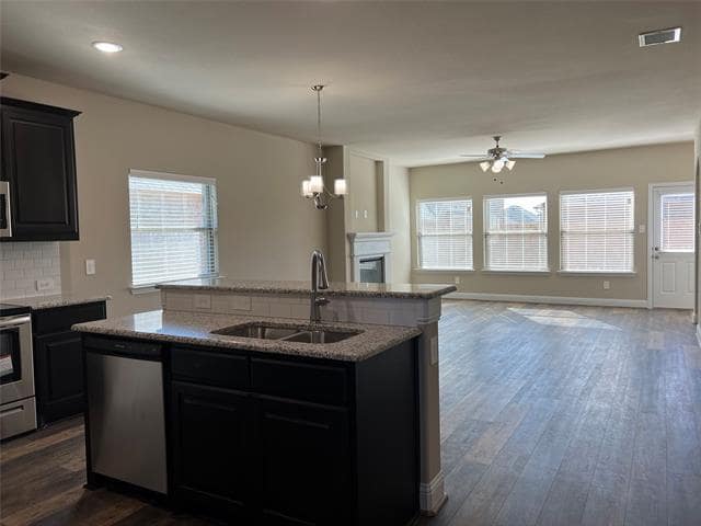 Building Photo - 639 Comal Dr