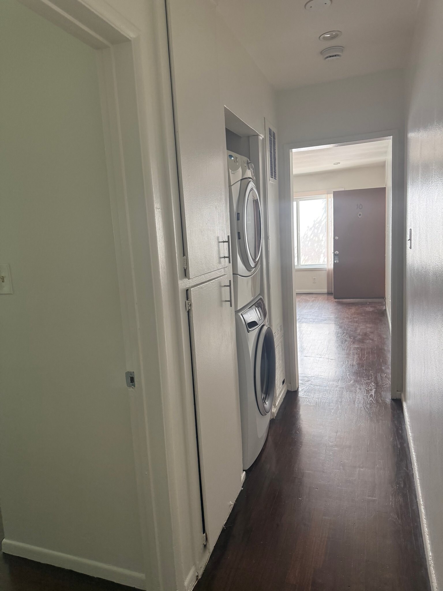 Building Photo - 1231 N Formosa Ave