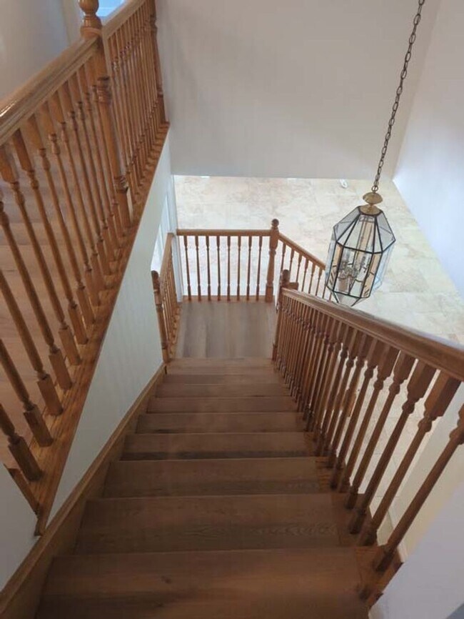 Building Photo - Beautiful and Spacious 4 Bed, 3 Bath Home ...