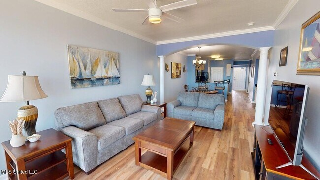 Building Photo - 2230 Beach Dr