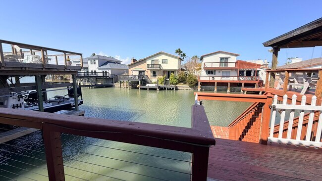 Building Photo - 13806 Primavera Dr