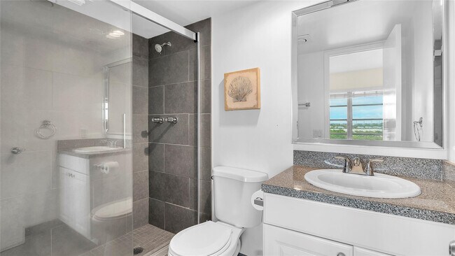 Building Photo - 3150 N Palm Aire Dr