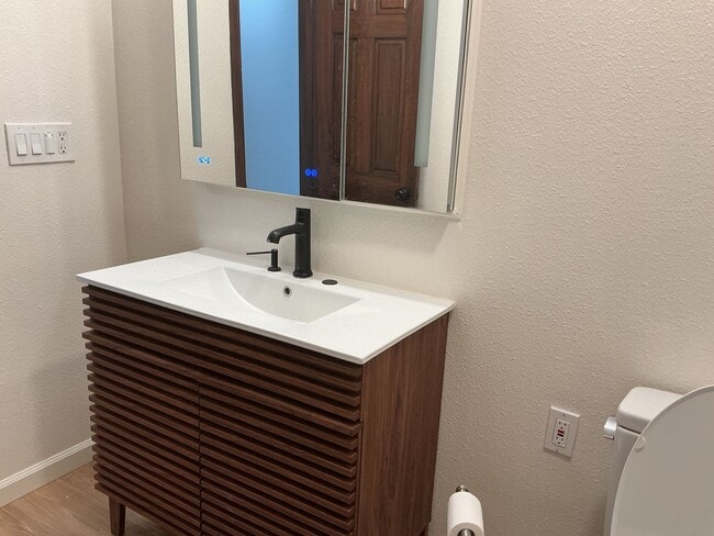 Building Photo - Los Caballeros #212