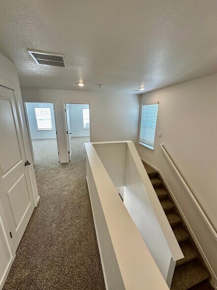 Building Photo - 4698 Combine Ln