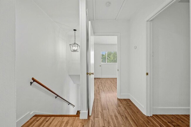 Building Photo - 2401 Winsted Ln