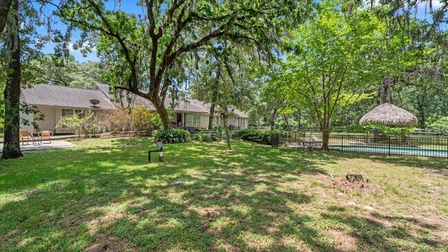 Building Photo - 9502 Rolling Oaks