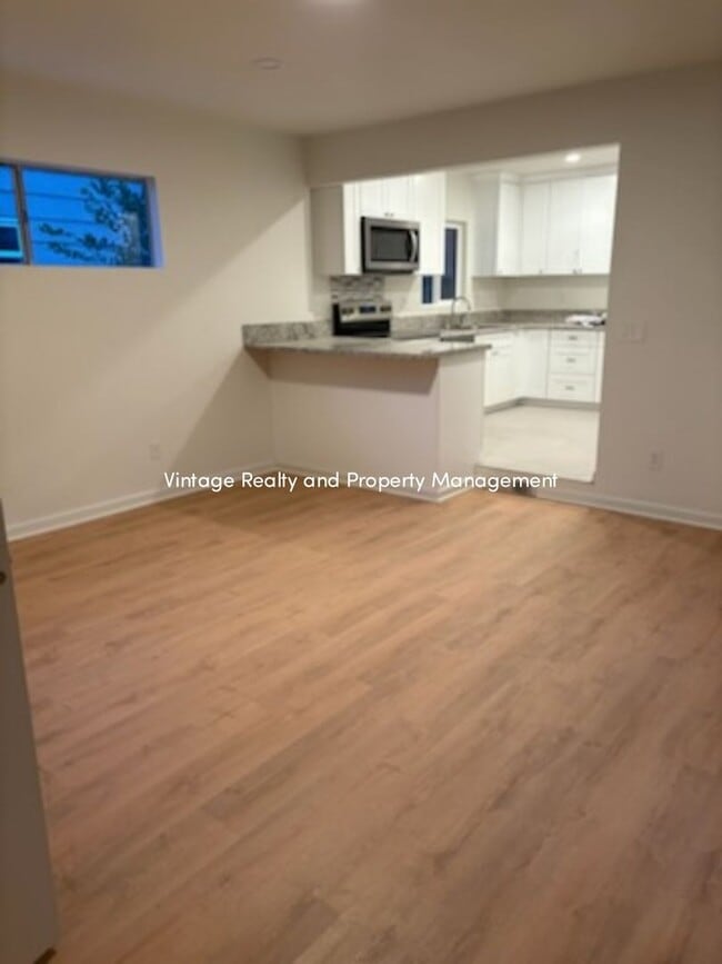 Building Photo - Back On The Rental Market Great Single Story Three Bedroom Home!!!