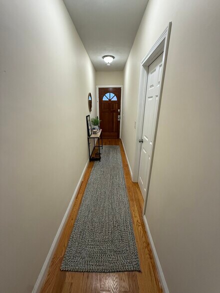 Building Photo - 31 Horace St