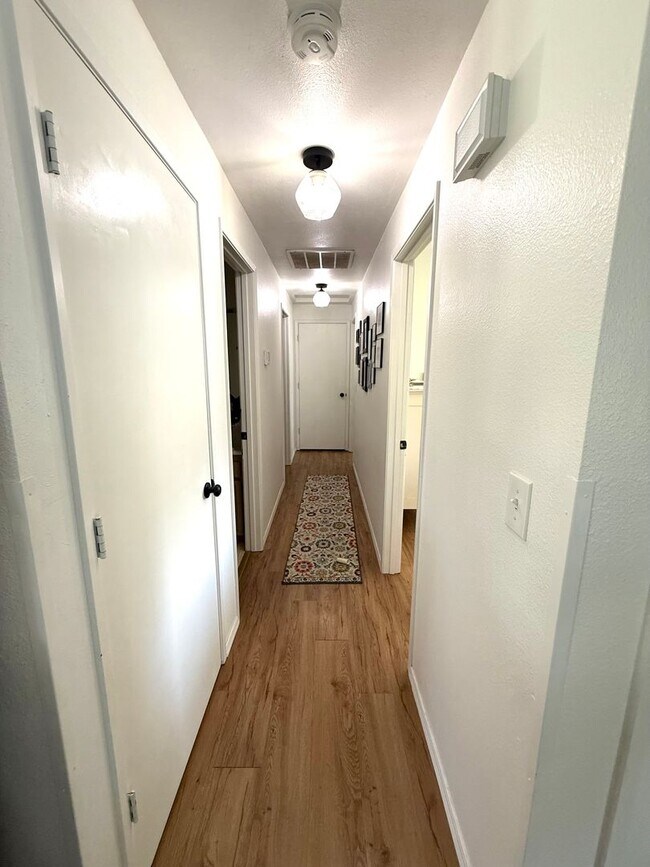 Building Photo - Spacious Kennewick Home with RV Parking & Incredible Outdoor Living!