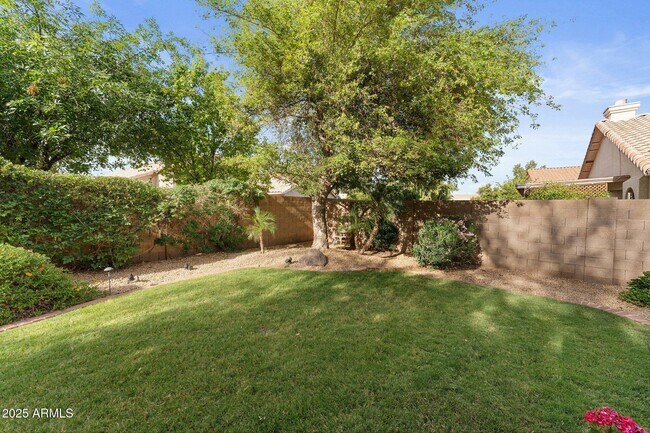 Building Photo - 630 W Navarro Ave