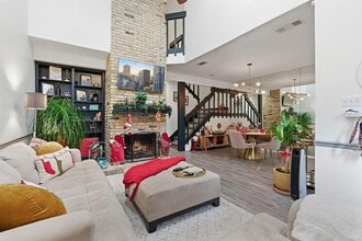 Building Photo - 10819 Crown Colony Dr