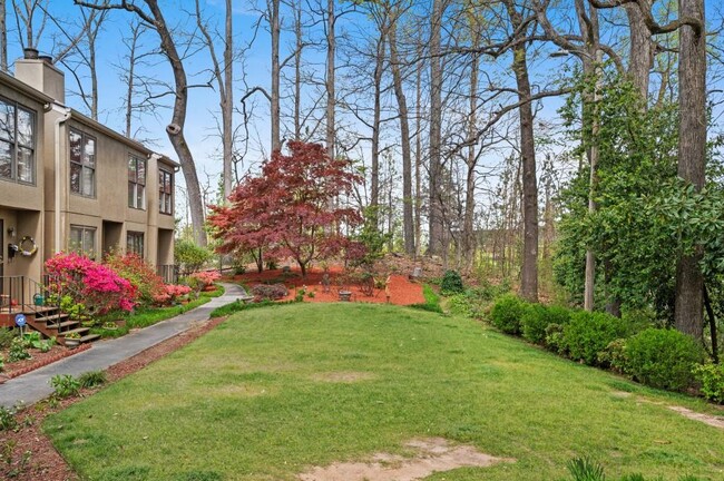 Building Photo - 1744 Woodcliff Pl NE