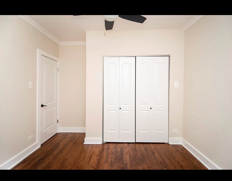 Building Photo - 3825 N Greenview Ave